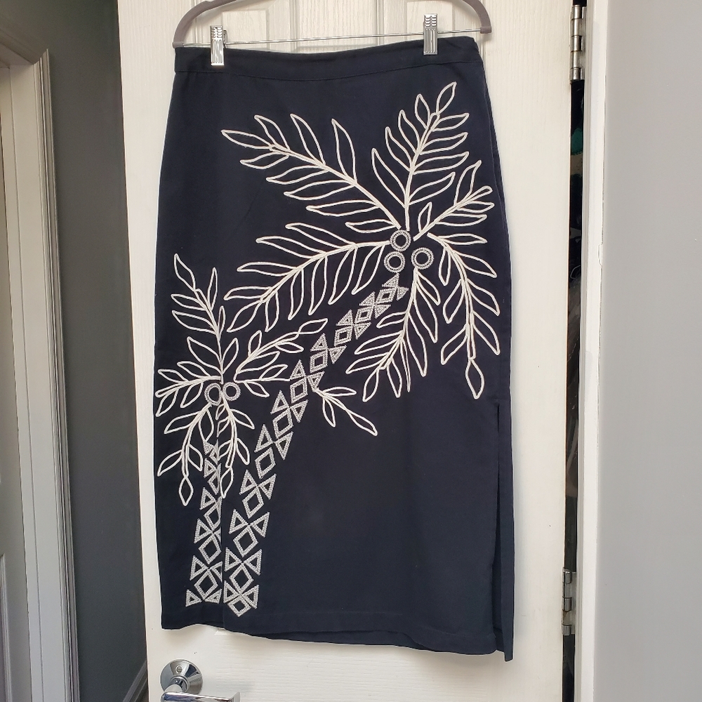NEW Anthropologie Maeve Embroidered Navy Midi Skirt w Side slit zipper size 12 - Picture 5 of 10